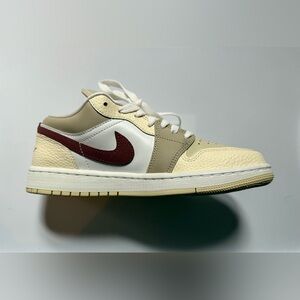 WMNS AIR JORDAN 1 LOW SUMMIT WHITE/RED SEPIA BLANC SOMMET/SEPIA